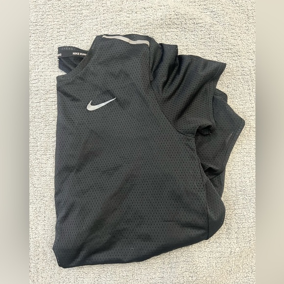 Nike women’s solid mesh backless Dri fit T-shirt. black/ size med - Picture 2 of 7